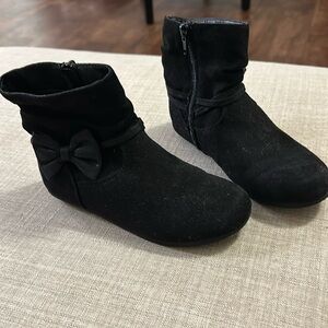 Black boots. Girls size 1